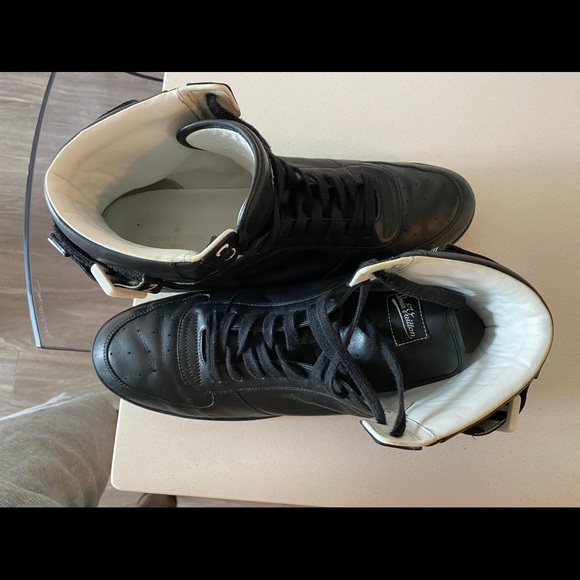 Hi-Top Louis Vuttion Sneakers - Picture 5 of 6